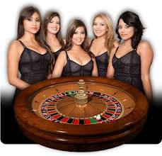Antarmuka Multi-Bet qqslot dengan meja roulette dan baccarat berdampingan